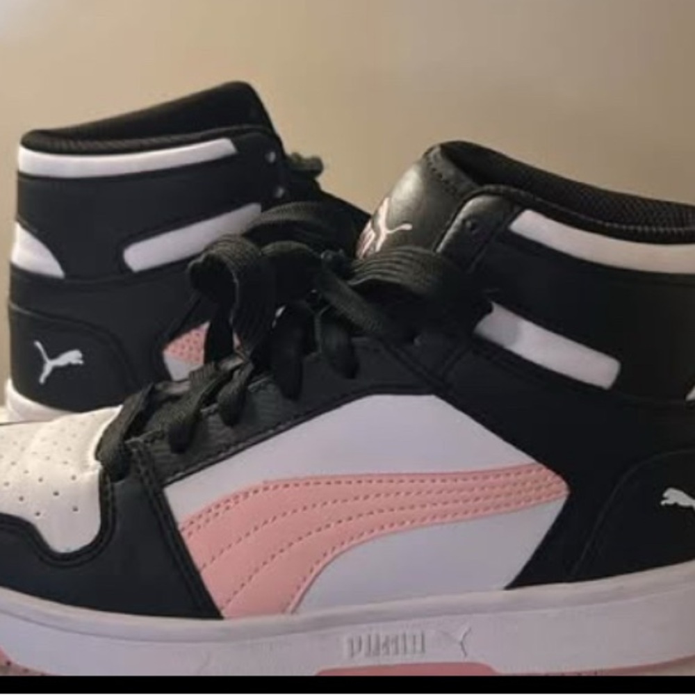 Puma  High-Top Sneakers - Black and Pink